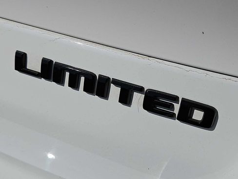 Used 2022 Jeep Grand Cherokee L Limited w/ Black Appearance Package RWD image 11