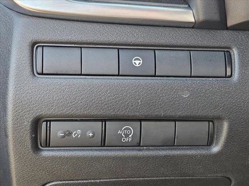 Used 2023 Nissan Rogue SV image 15