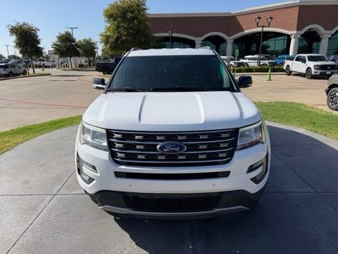Used 2017 Ford Explorer XLT w/ Equipment Group 202A FWD image 2