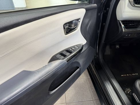 Used 2014 Toyota Avalon XLE Premium FWD image 9