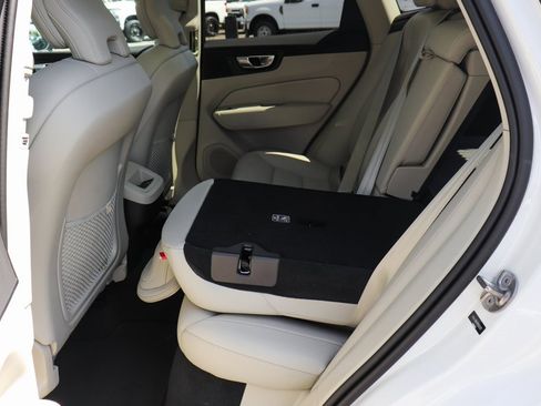 Used 2024 Volvo XC60 B5 Core image 37