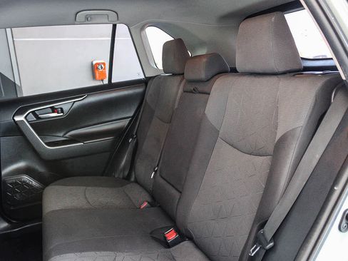 Used 2021 Toyota RAV4 XLE w/ Carpet Mat Package (TMS) FWD image 18