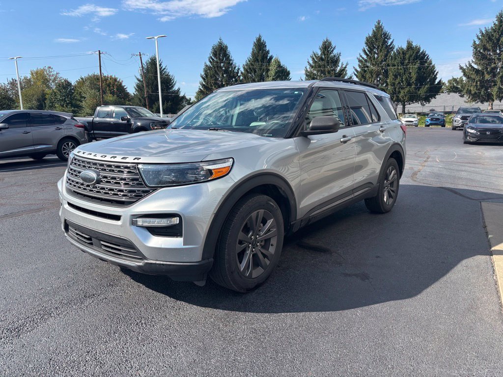 Used 2021 Ford Explorer XLT w/ Equipment Group 202A AWD/4WD image 9