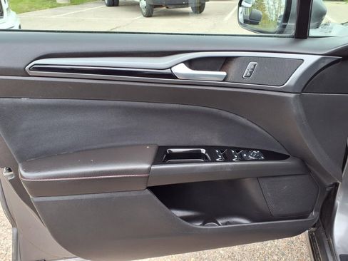 Used 2014 Ford Fusion SE FWD image 12