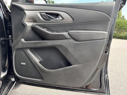 Used 2023 Chevrolet Traverse Premier FWD image 32