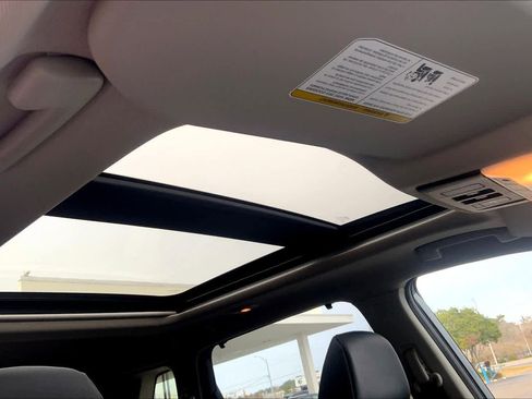 Used 2025 Nissan Rogue SV w/ SV Premium Package image 14