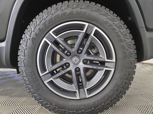 Used 2025 Rivian R1S Adventure AWD/4WD image 10