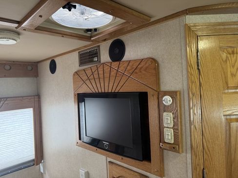 Used 2005 Ford E-350 and Econoline 350 Super Duty RWD image 62
