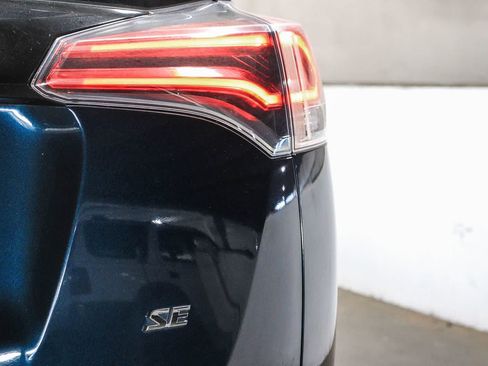 Certified 2018 Toyota RAV4 SE FWD image 13