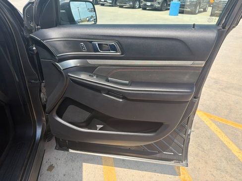 Used 2018 Ford Explorer XLT w/ Equipment Group 202A AWD/4WD image 27
