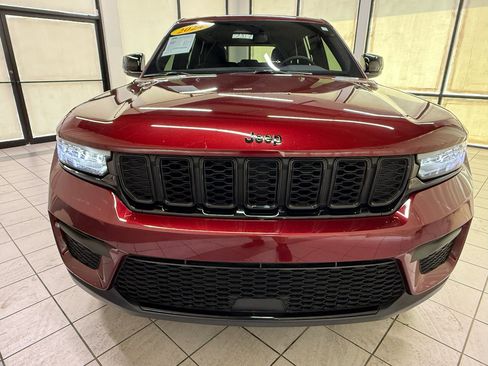 Used 2024 Jeep Grand Cherokee Altitude image 11