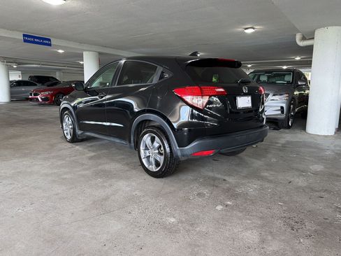 Used 2017 Honda HR-V EX image 2