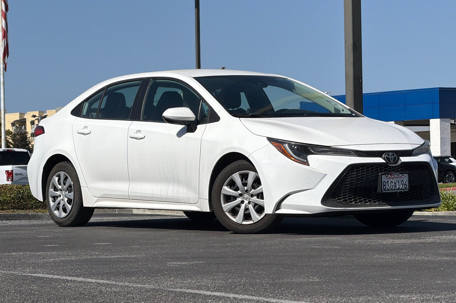 Used 2020 Toyota Corolla LE FWD image 2