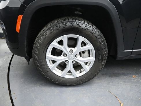 Used 2023 Jeep Grand Cherokee Limited AWD/4WD image 14