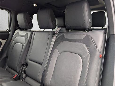 Used 2023 Land Rover Defender 130 X-Dynamic SE AWD/4WD image 21