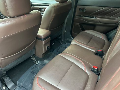 Used 2018 Mitsubishi Outlander GT image 14