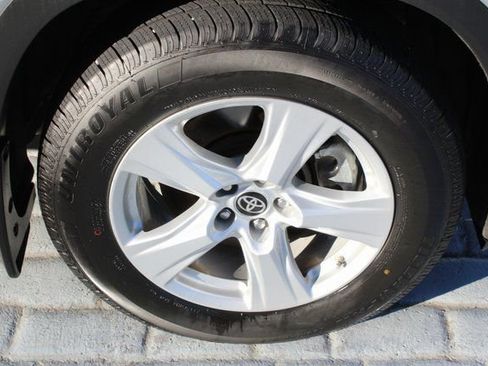 Used 2021 Toyota Highlander LE image 48