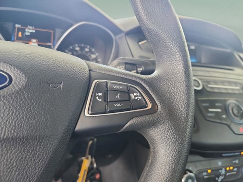 Used 2017 Ford Focus SE FWD image 23