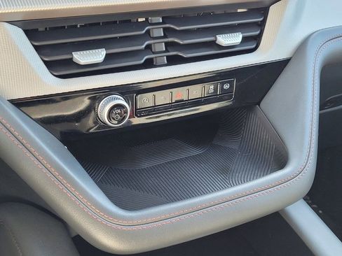 Used 2025 Ford Explorer Active image 24