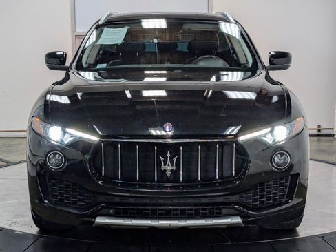 Used 2017 Maserati Levante w/ Luxury Package AWD/4WD image 3