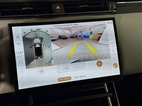 Used 2026 Land Rover Range Rover Velar Dynamic SE AWD/4WD image 17