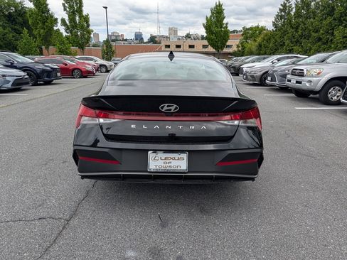 Used 2025 Hyundai Elantra Sport FWD image 4