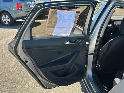 Used 2024 Volkswagen Jetta SE FWD image 19