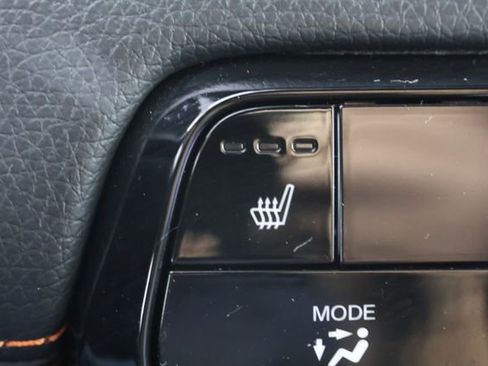 Used 2025 Honda Pilot TrailSport image 17