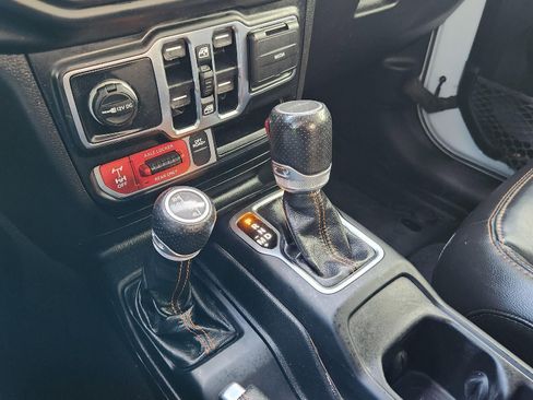 Used 2021 Jeep Gladiator Mojave image 16