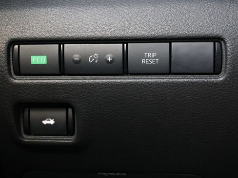 Used 2024 Nissan Sentra SV FWD image 22