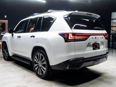 Used 2025 Lexus LX 600 4WD w/ Appearance Package image 21