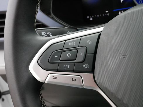 Certified 2024 Volkswagen Taos SE w/ Panoramic Sunroof Package image 26