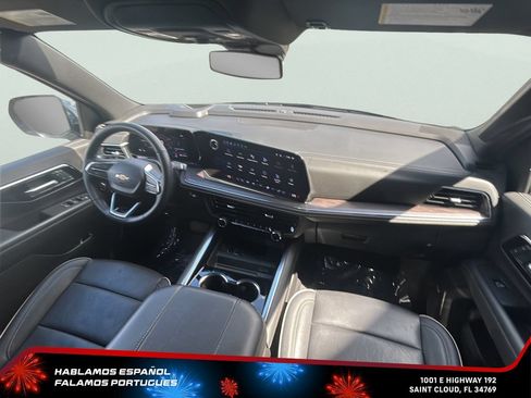 Used 2025 Chevrolet Suburban Premier RWD image 32