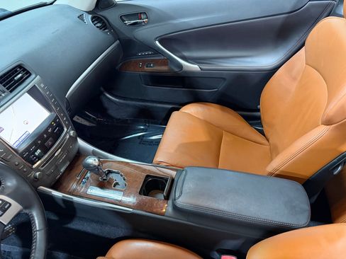 Used 2014 Lexus IS 250C w/ Luxury Package RWD image 34