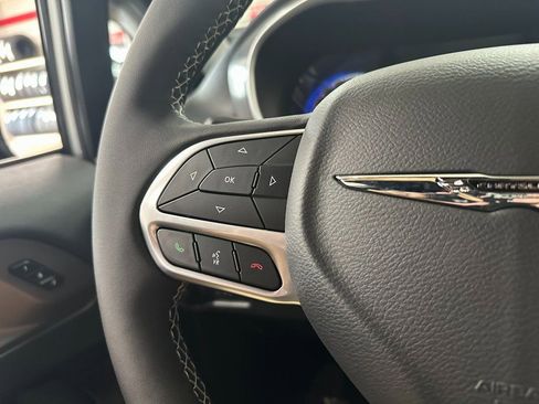 New 2026 Chrysler Pacifica Select image 17