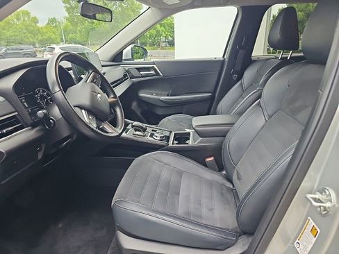 Used 2024 Mitsubishi Outlander SE AWD/4WD image 17