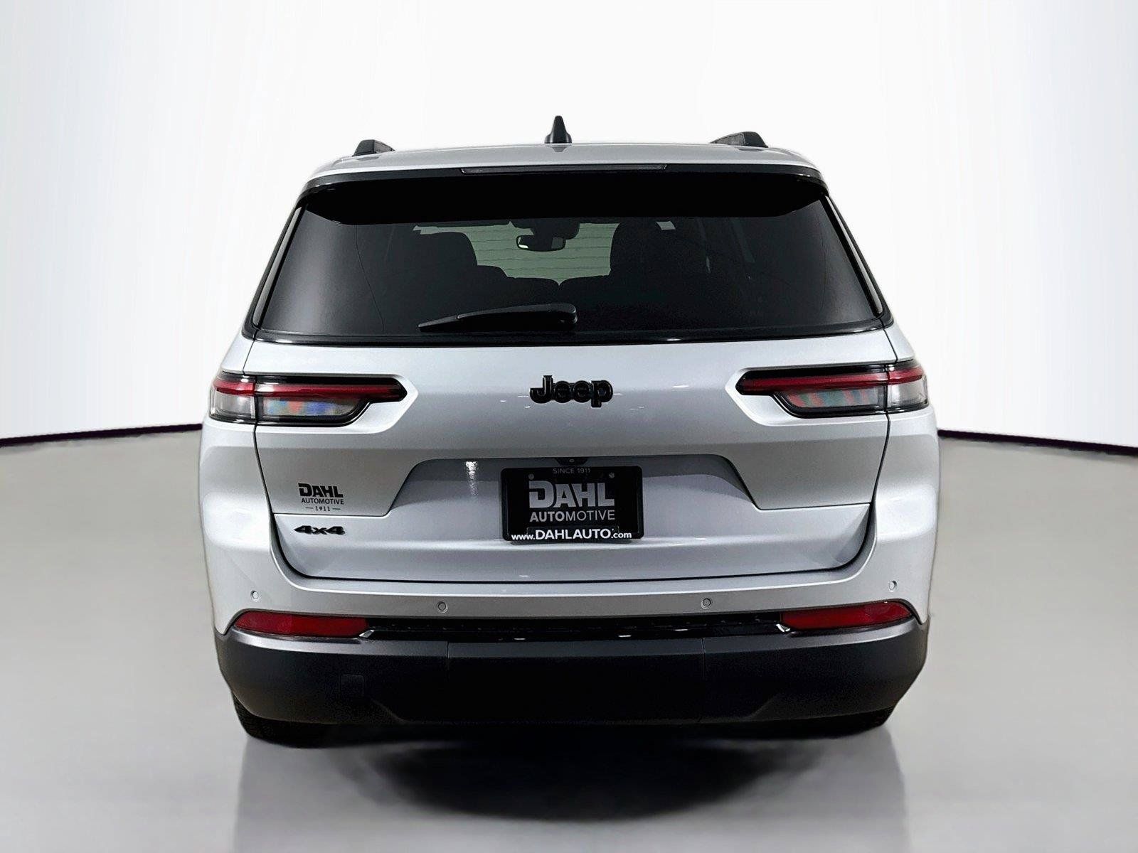Used 2024 Jeep Grand Cherokee L Altitude AWD/4WD image 12