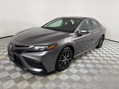 Used 2022 Toyota Camry SE FWD image 9