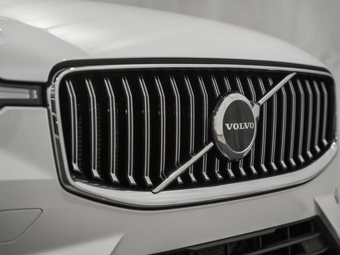 Used 2022 Volvo XC60 B5 Inscription w/ Climate Package image 10