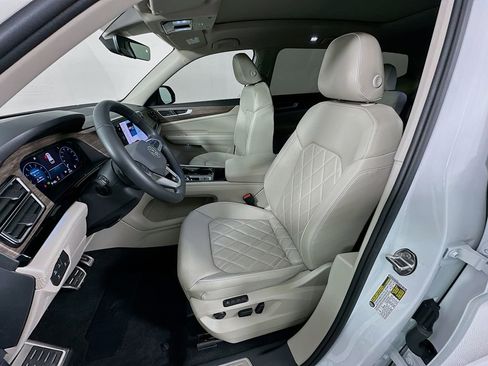 Used 2024 Volkswagen Atlas SEL Premium R-Line image 21