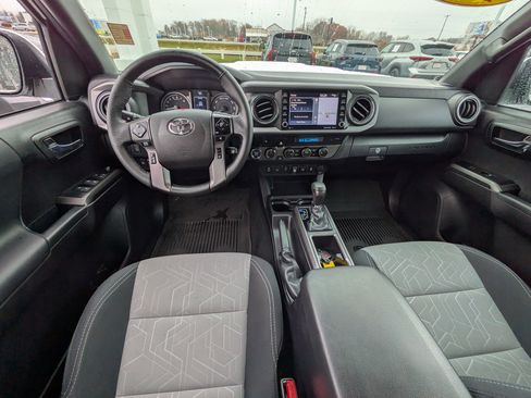 Used 2023 Toyota Tacoma TRD Sport image 15