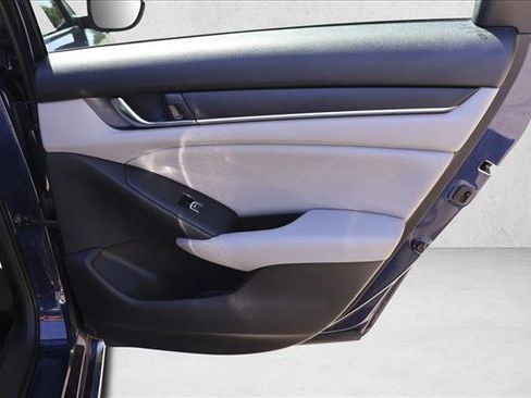 Used 2018 Honda Accord EX image 26