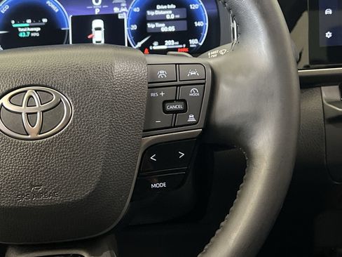 Used 2025 Toyota Camry XSE AWD/4WD image 32