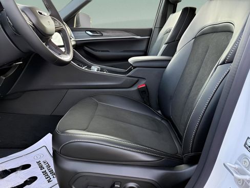 New 2026 Jeep Grand Cherokee Altitude AWD/4WD image 16