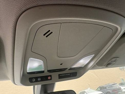 Used 2019 Chevrolet Impala LT FWD image 12