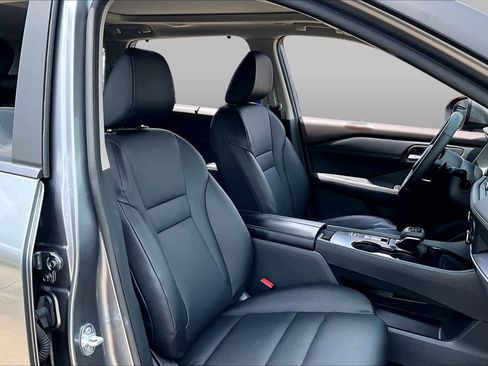 Certified 2023 Nissan Rogue SV w/ SV Premium B Package FWD image 9