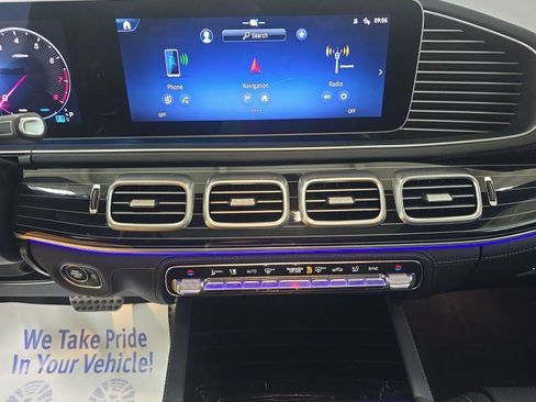 Used 2025 Mercedes-Benz GLS 580 4MATIC image 11