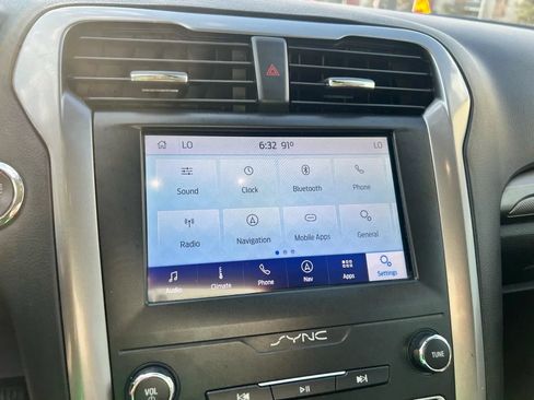 Used 2020 Ford Fusion SE FWD image 17