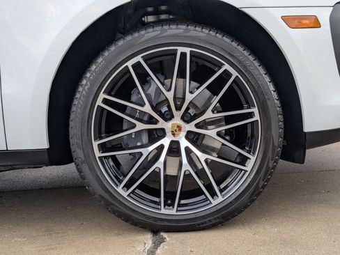 Used 2025 Porsche Macan image 29