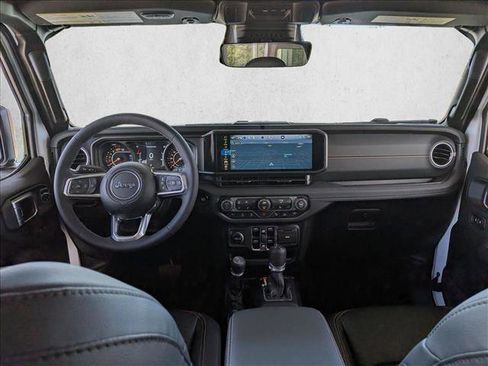 Used 2026 Jeep Wrangler Unlimited Sahara AWD/4WD image 18
